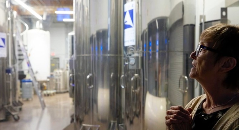 Alcor co-founder Linda Chamberlain, talks about cryonics to AZ Central.The Republic, azcentral.com