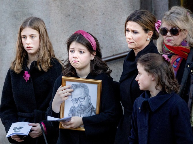 Princeza Marta Luiz sa ćerkama na sahrani bivšeg supruga  Oslu