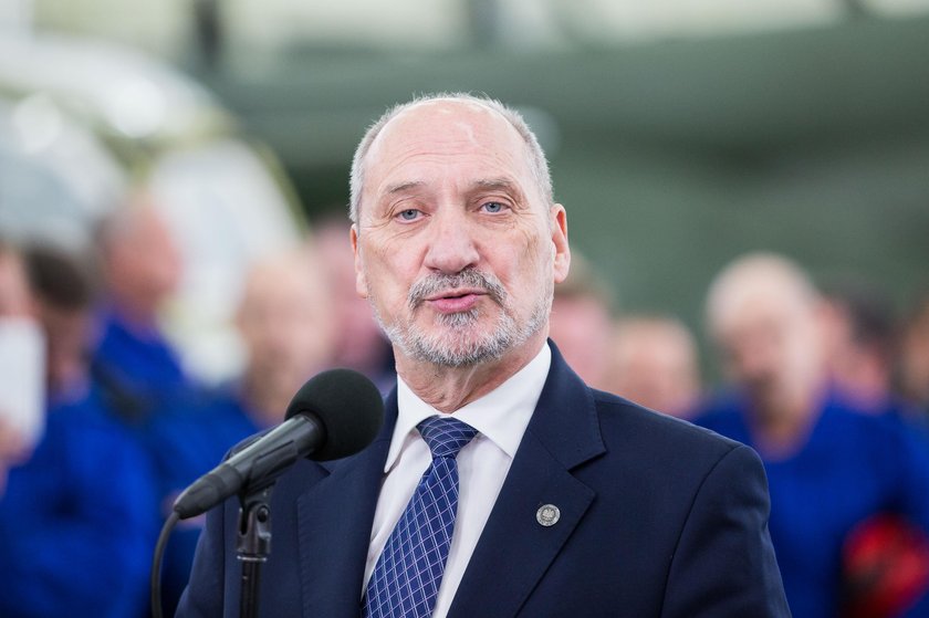 Antoni Macierewicz zaprzecza, by to jego samochód spowodował wypadek