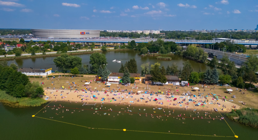 Glinianki - kąpielisko z widokiem na Tarczyński Arenę.