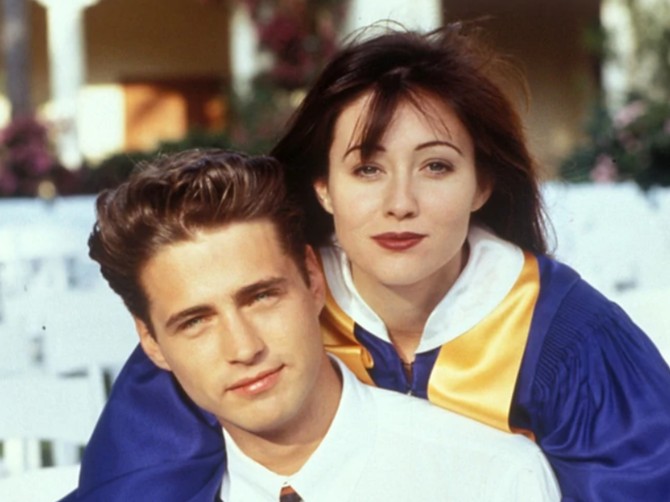 Šenon Doerti i Džejson Pristli kao Brendon i Brenda iz serije "Beverly Hills 90210"