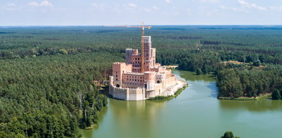 Kontrowersyjna budowa zamku w Stobnicy może być kontynuowana. Jest decyzja sądu