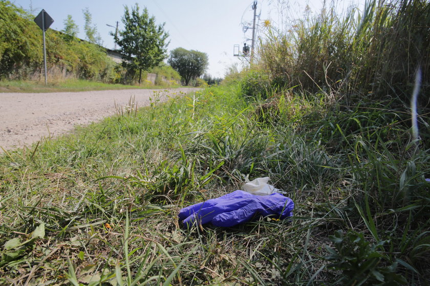 Matka znalazła ciało syna na ulicy. Tajemnicza śmierć 15-latka w Ksawerowie. Co go zabiło?