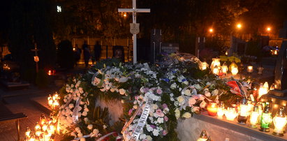 Znicze na grobie Anny Przybylskiej