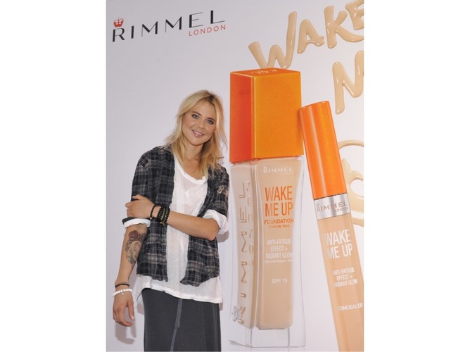 Mistrzowskie wrażenie modowego niedładu - Maja Sablewska kocha ten styl.