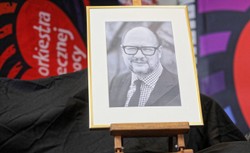 Onet: Ratownicy są niewinni w sprawie śmierci Adamowicza