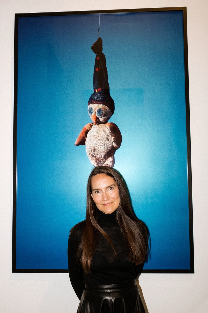 LUST AUF VERÄNDERUNG Barbara Corti vor der Fotografie «Sock Boy» (1991) des US-amerikanischen Künstlers Paul McCarthy (76), der von Hauser & Wirth vertreten wird.