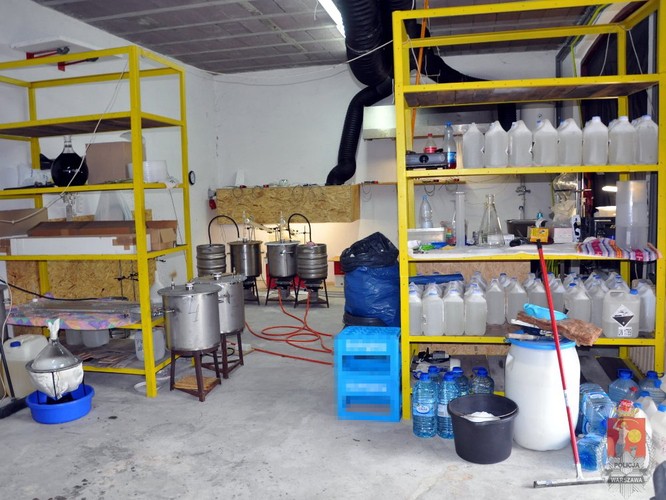 Policja rozbiła fabrykę amfetaminy