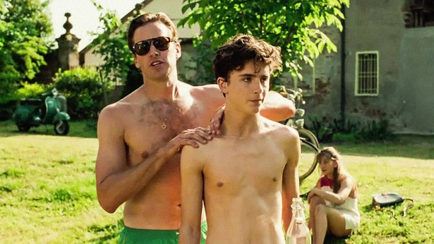 Timothee Chalamet oraz Armie Hmmer w filmie "Tamte dni, tamte noce"