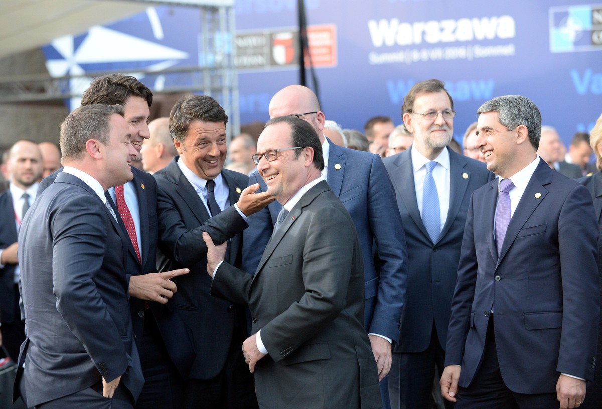 Prezydent Hollande na szczycie NATO