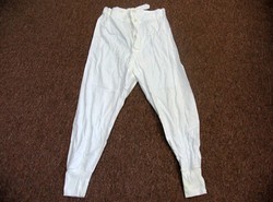 Kalesony za złotówkę w wojskowym lumpeksie