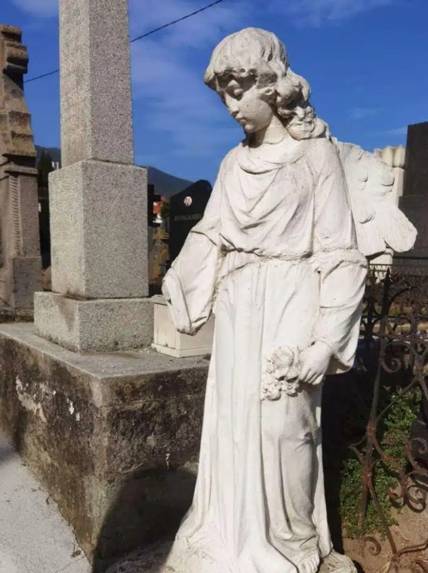 Beli anđeo na vranjanskom groblju