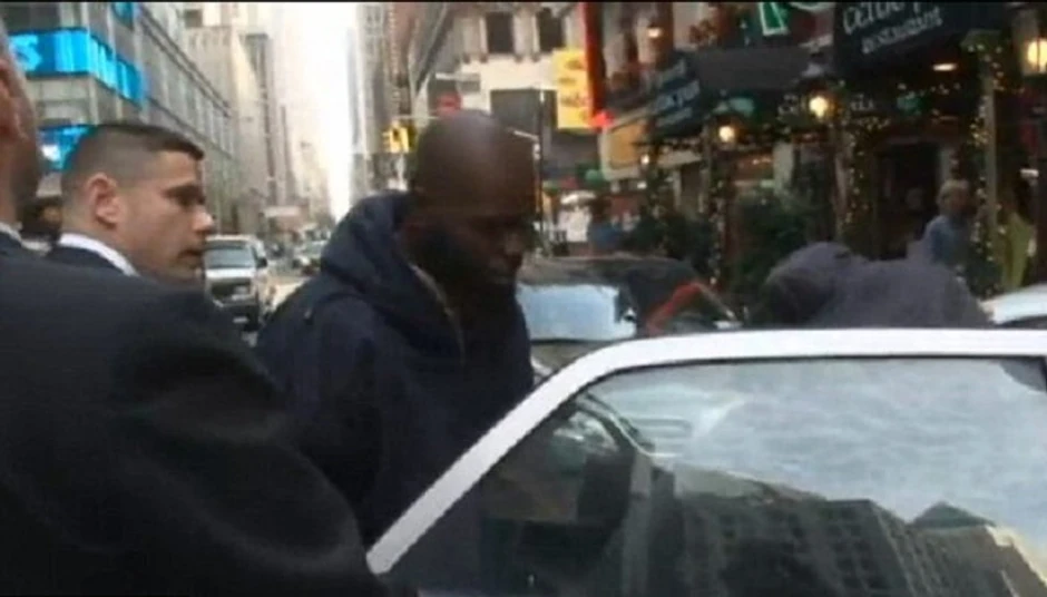 Napadač je posle kraće prepirke pobesneo, zgrabio Hana i bacio ga na šine