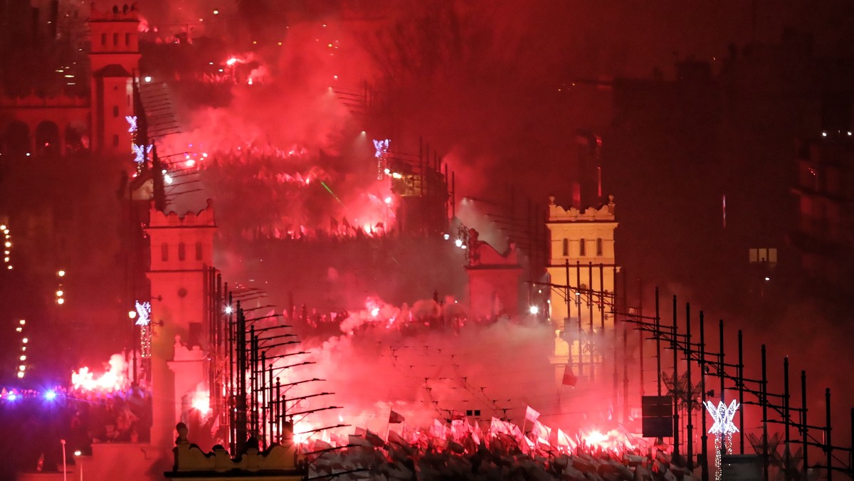 Kolejni poszukiwani za odpalanie rac na marszu. Cztery osoby już ustalone