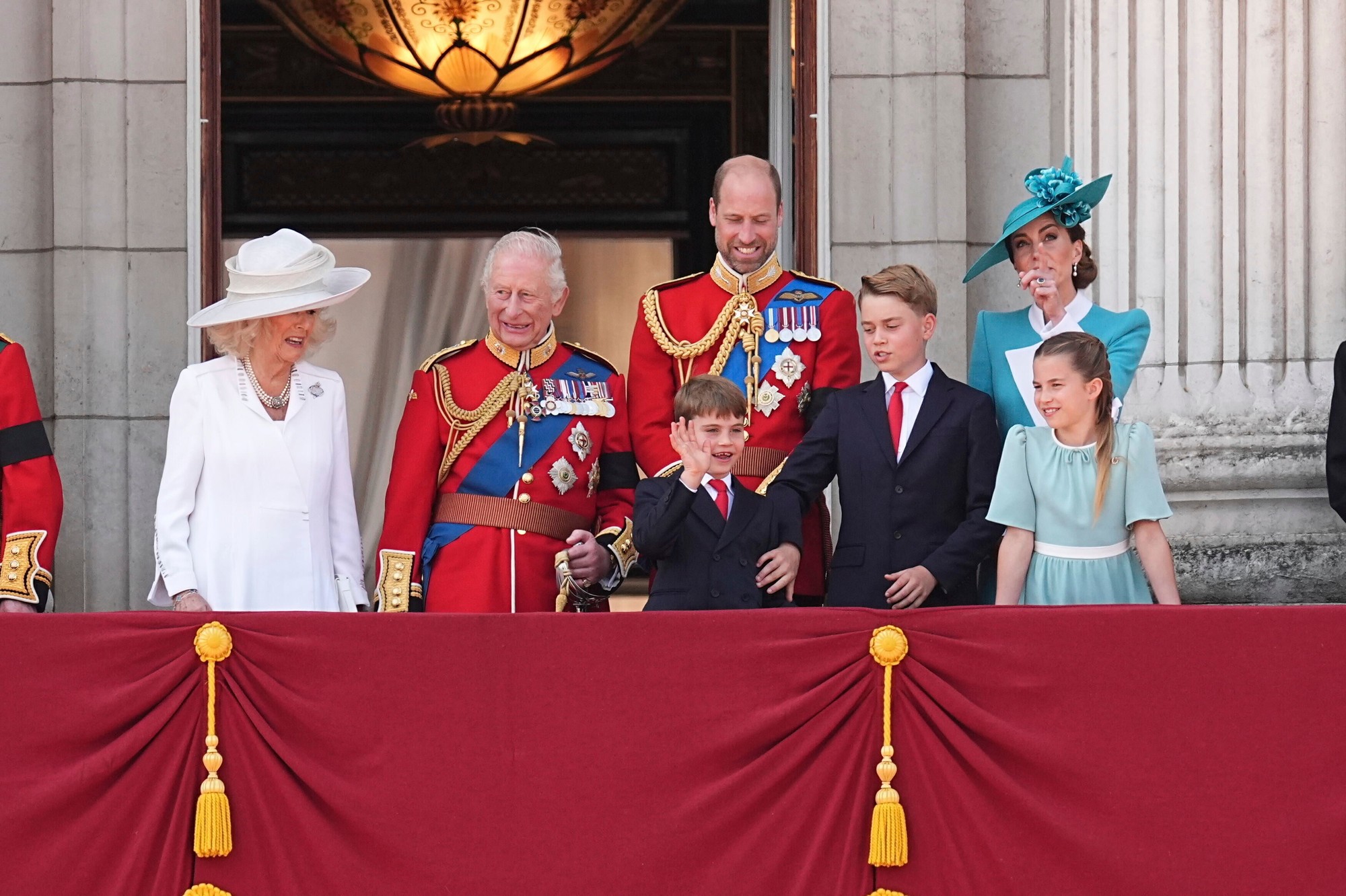 Vojenská prehliadka Trooping the Colour na počesť narodenín britského kráľa Karola III.: Princ William s rodinou.