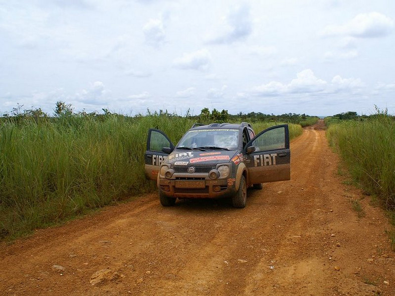 Wyprawa Fiatem Panda Cross 4x4 dookoła Afryki na półmetku