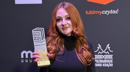 od recenzji książek po „książkę roku” czyli droga zocharett do pisarstwa [wywiad]