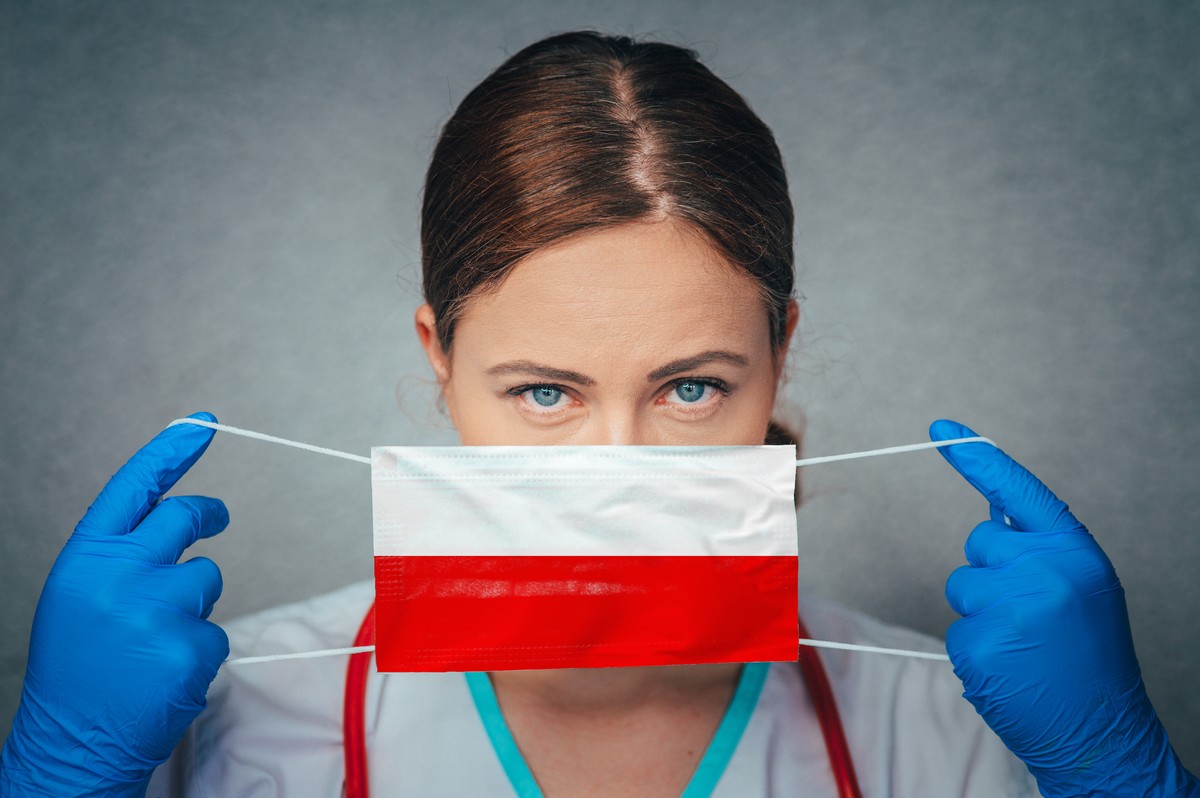 Zawód pielęgniarki i położnej w Polsce zdominowały kobiety, ale rośnie też zainteresowanie mężczyzn nimi