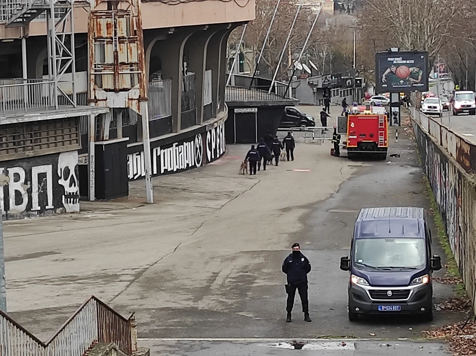 Policija dovela pse tragače na stadion JNA