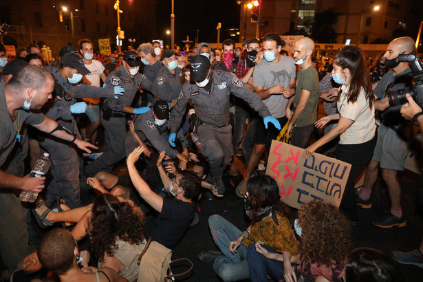 Izrael: Demonstracje przed siedzibą premiera i przed Knesetem