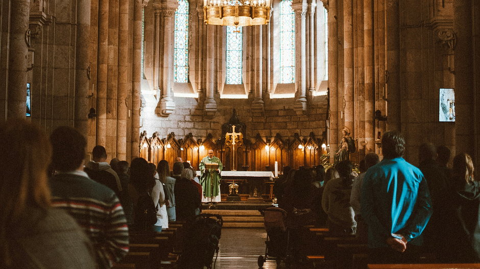 O liturgicznych przegięciach i dwóch mszach idealnych