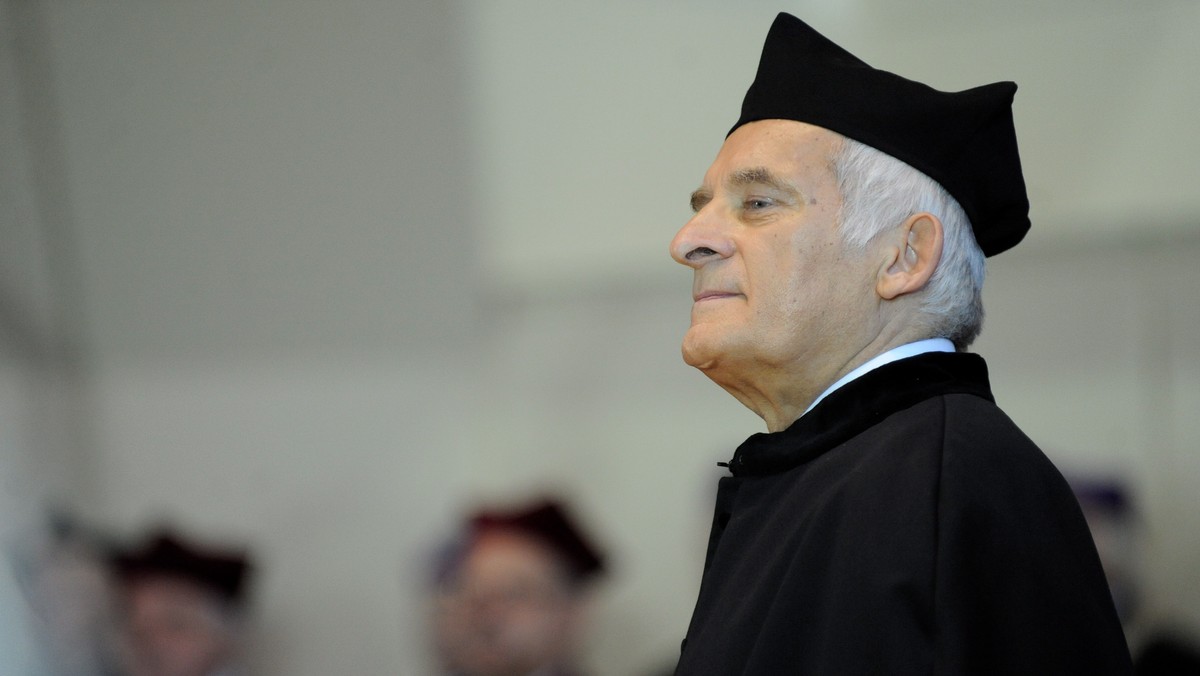 Prof. Jerzy Buzek podczas uroczystości nadania tytułu doktora honoris causa Politechniki Wrocławskiej