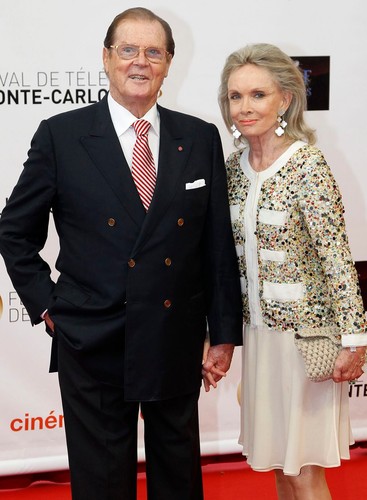 Sir Roger Moore z żoną Christiną Tholstrup