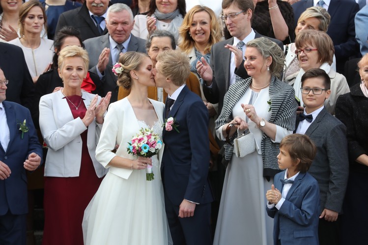 Reprezentant Polski w skokach narciarskich Dawid Kubacki poślubił Martę Majcher. Ceremonia odbyła się w sanktuarium Matki Bożej Częstochowskiej we wsi Bachledówka