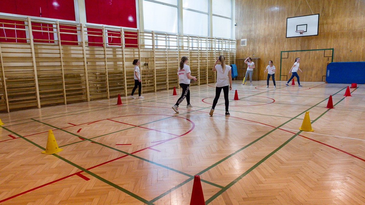 We wrześniu oddana zostanie do użytku hala sportowa w Oświęcimiu. Trzykondygnacyjny budynek jest już w stanie surowym zamkniętym. Trwają w nim roboty wykończeniowe i instalacyjne – poinformował prezydent miasta Janusz Chwierut.