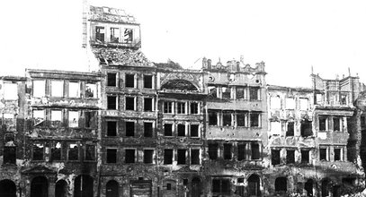 Niemcy zrównali ją z ziemią, ale postanowiono ją odbudować. 70 lat temu serce Warszawy zabiło na nowo