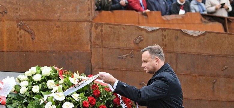 Pochowano adm. Józefa Unruga i jego żonę. "Wraca wasz dowódca. To wielki dzień dla Marynarki Wojennej i Polski"