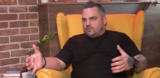 "MEŠAO SAM BETON NA GROBLJU I BRAO MALINE!" Bane Čolak otvorio dušu o teškoj prošlosti, a evo šta je istina o ODLAGANJU SVADBE sa Ivanom Krunić!