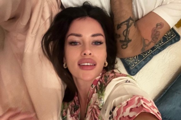 "JEL OVA STVARNO MISLI DA ĆE NEKO DA POVERUJE DA JE PRIRODNA?" Ženu Ognjena Amidžića prozivali zbog izgleda: Ona sada podelila staru fotku (Foto)