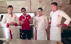 Pozycja Magdy Gessler zagrożona. Krychowiak i Szczęsny biorą się za gotowanie. To wideo jest hitem internetu