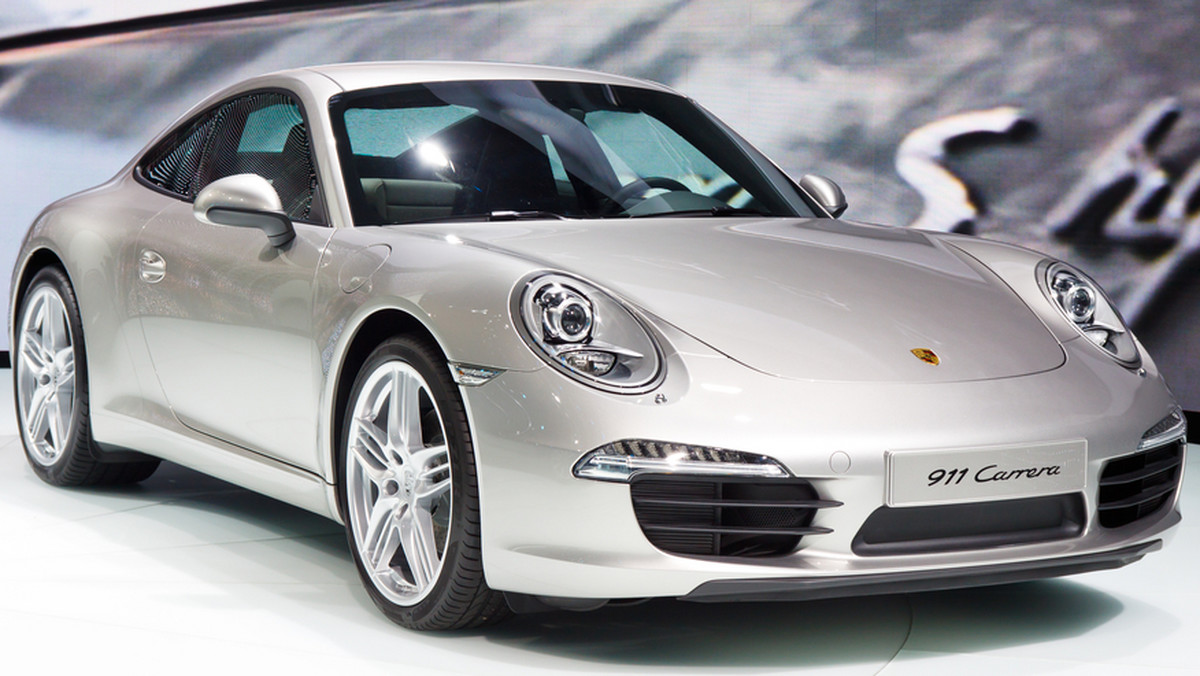 W związku z osiągnięciem ogromnych obrotów w 2013 roku pracownicy Porsche otrzymali nagrody w wysokości 8200 euro.