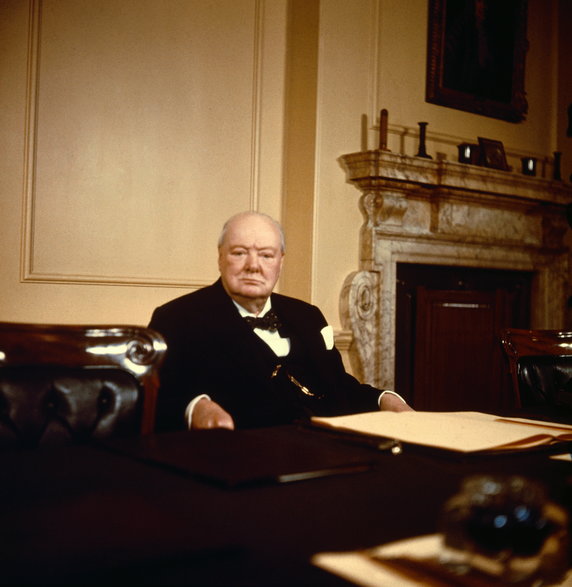 Winston Churchill w gabinecie premiera Wielkiej Brytanii, 1954 r. 