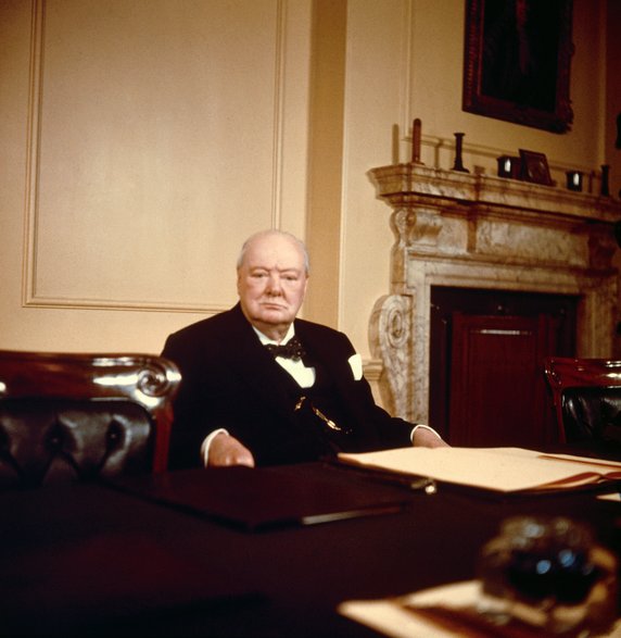 Winston Churchill w gabinecie premiera Wielkiej Brytanii, 1954 r. 