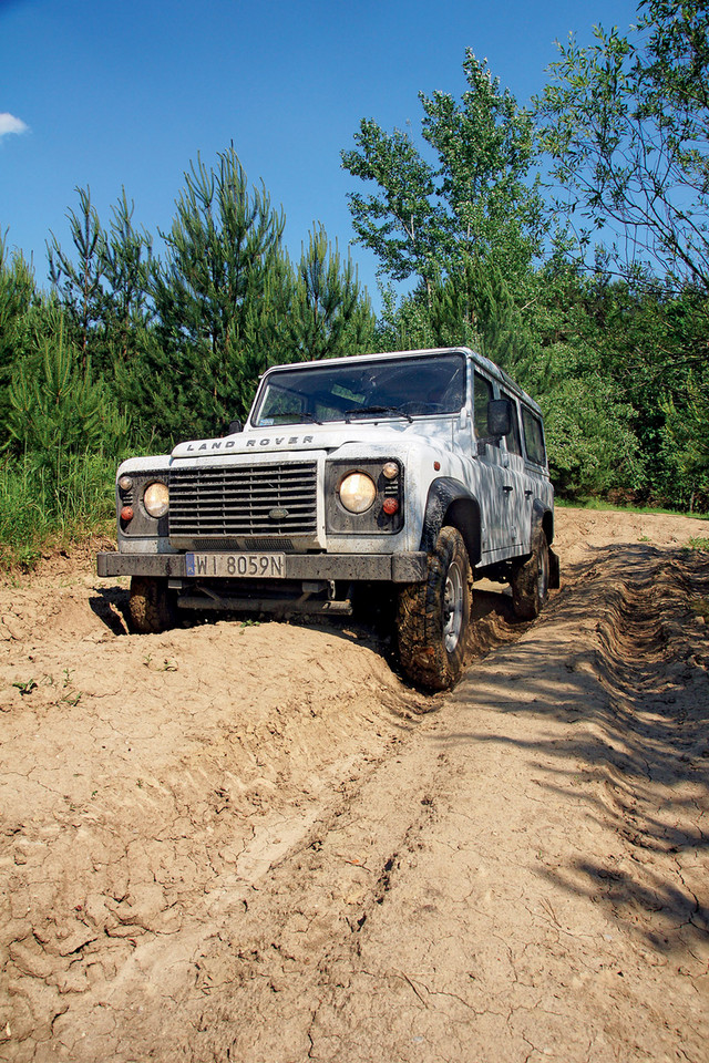 Mercedes G 350 kontra Land Rover Defender i Honker 2000: czy prawdziwe terenówki są na wymarciu?