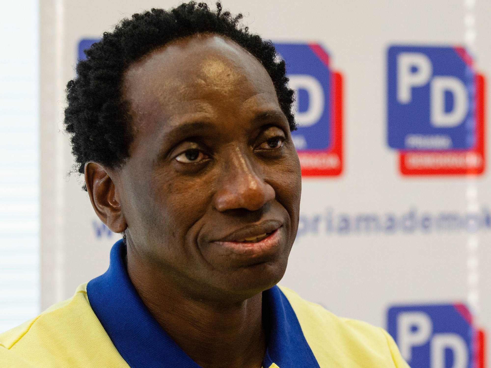 Spevák a šoumen Ibrahim Maiga.