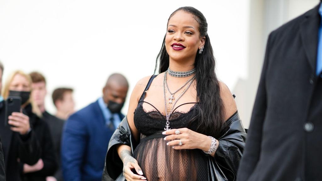 Rihanna, a babaváró szettek koronázatlan királynője