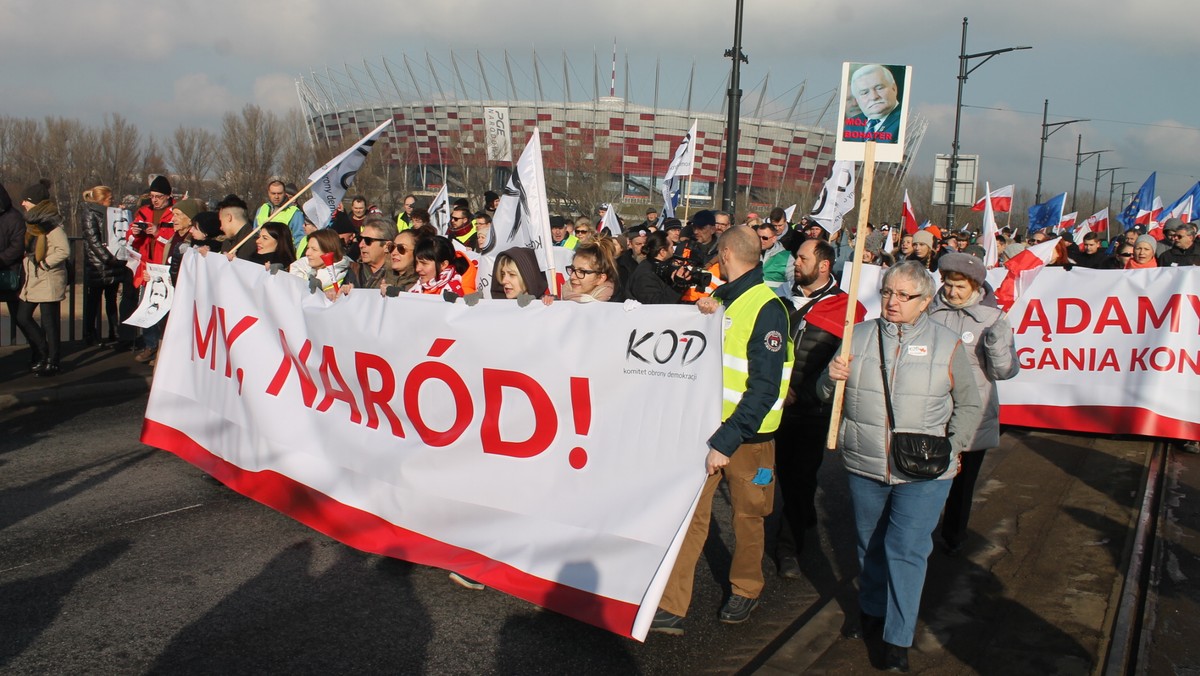 KOD i partie opozycyjne pod hasłem "Jesteśmy i będziemy w Europie", narodowcy na marszu "Odwagi Polsko!" i Parada Schumana z poparciem dla integracji europejskiej. Sobota, 7 maja, upłynie w stolicy pod znakiem wielotysięcznych demonstracji. - Wszystkie mają być pokojowe, ale będziemy się starali, by ich uczestnicy nie zetknęli się ze sobą – mówi Onetowi Ewa Gawor, szefowa Biura Bezpieczeństwa i Zarządzania Kryzysowego w Warszawie.