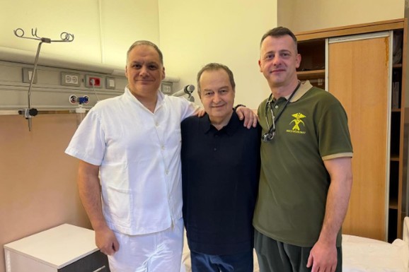 "LEBDEO SAM IZMEĐU ŽIVOTA I SMRTI" Dačić objavio sliku iz bolnice, mesec dana nakon što mu je pozlilo: "Nisam znao da mi to može biti POSLEDNJE POPODNE"