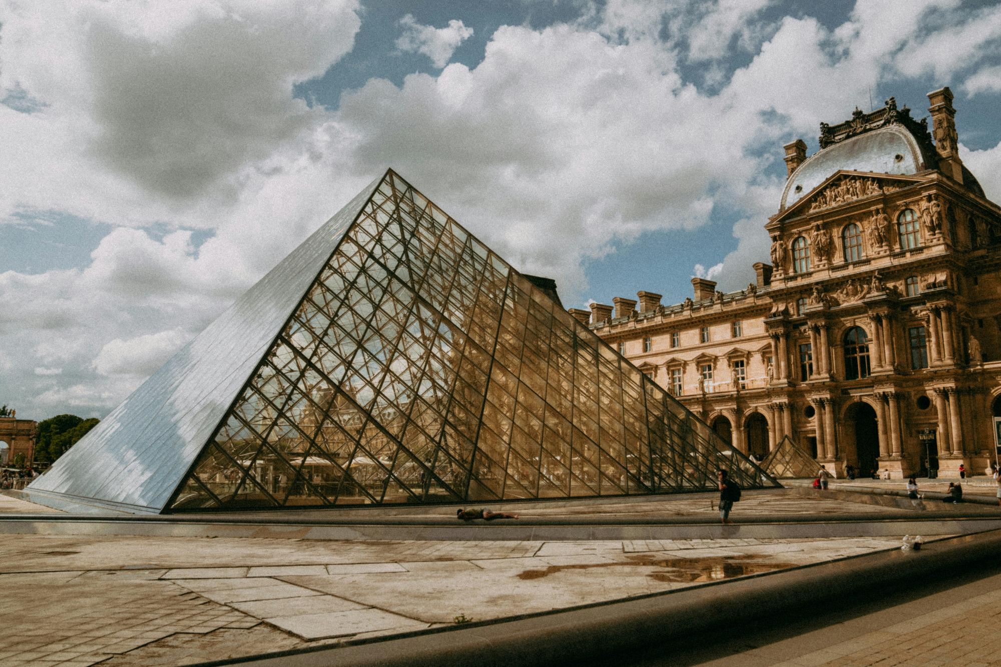 V múzeu Louvre nájdete asi najznámejší obraz na svete.