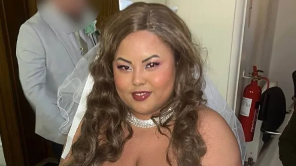 Mladu zbog gigantskog poprsja razapeli na mrežama: "Najveće grudi ikad"