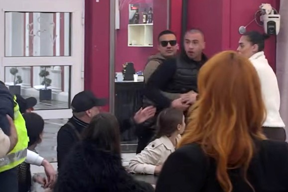 NOVI HAOS U ELITI 9 Obezbeđenje uletelo u Belu kuću:  Asmin pobesneo, Viktor skočio na njega