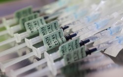 Wypłynęli na szczepionkach, teraz przez nie tracą. Analitycy rozczarowani wynikami firmy