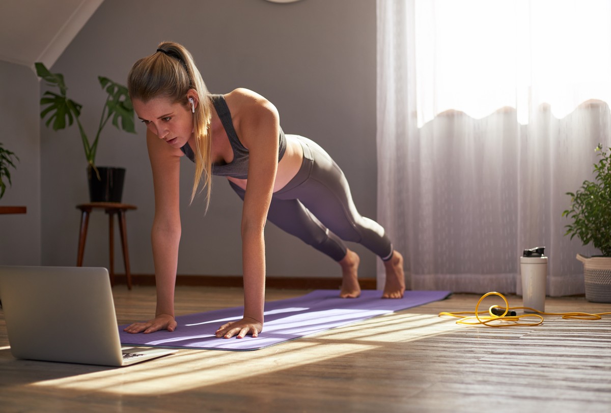 Trening HIIT to intensywny sposób na skuteczną aktywność fizyczną bez konieczności spędzania godzin na siłowni