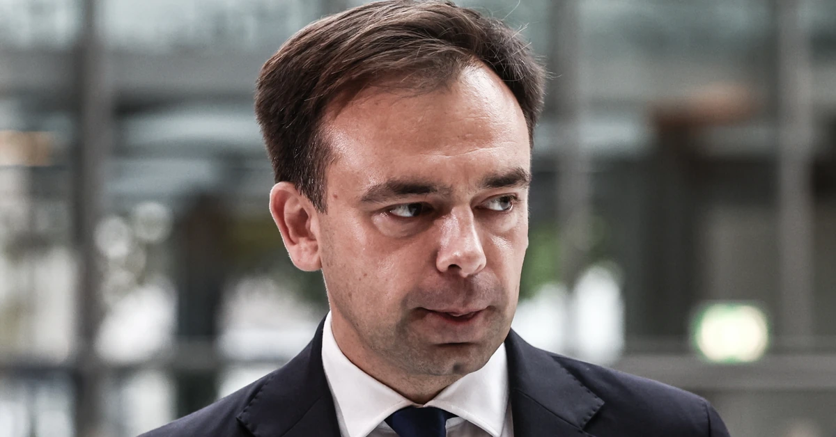 Pieniądze z 800 plus na zbrojenia? Minister finansów zabrał głos