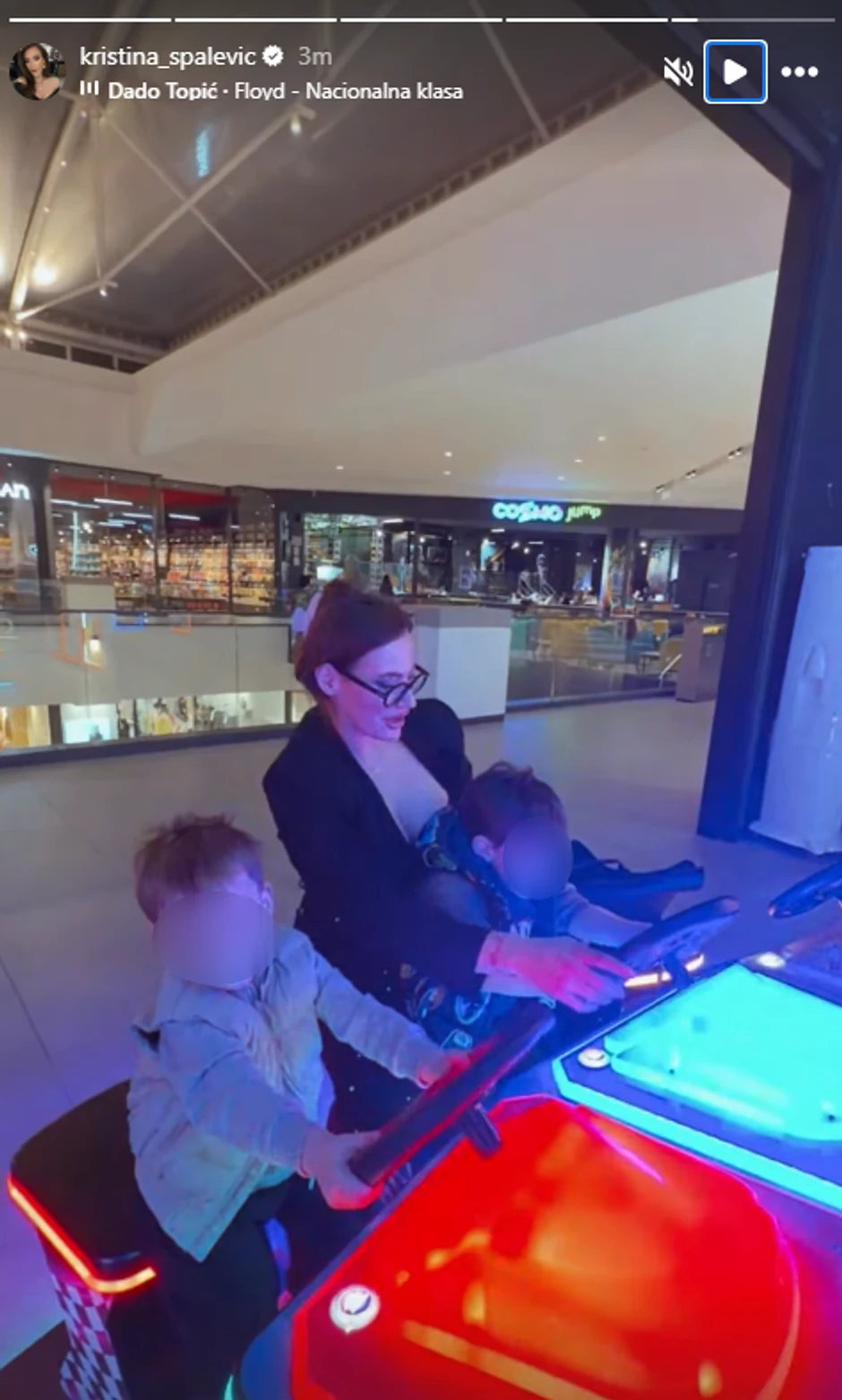 Kristina sa sinovima