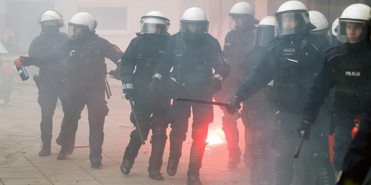 Podczas protestu rolników przed Sejmem policjanci mieli poturbować 13-letnie dziecko.